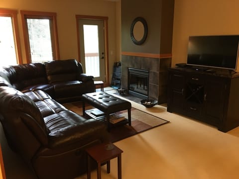 Smart TV, fireplace, DVD player