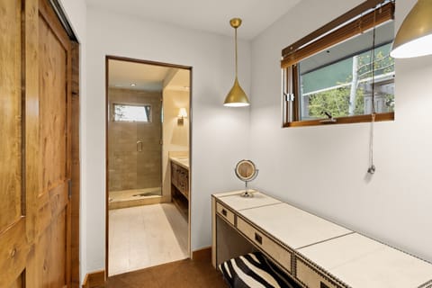 Shower, jetted tub, hair dryer, towels