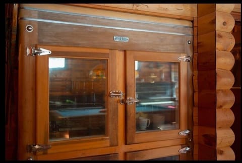 This beer fridge completes the billiard room!
