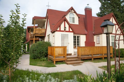 Storybook home in a great location! Mesa Verde National Park is only 20 miles!