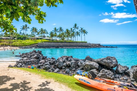 Beach nearby, sun loungers, beach towels