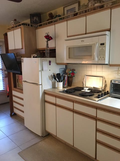 Fridge, microwave, stovetop, coffee/tea maker