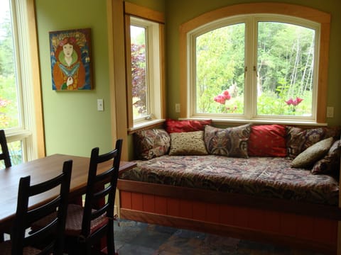 window seat in kitchen dining area