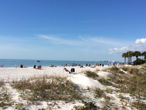 Beach nearby, sun loungers, beach towels