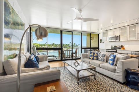 Our octopus friend was our first guest! Watch sea turtles in the bay and ocean.