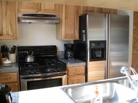Fully Equipped Kitchen and Laundry