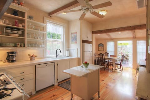 Country Kitchen with all the things you need for your stay