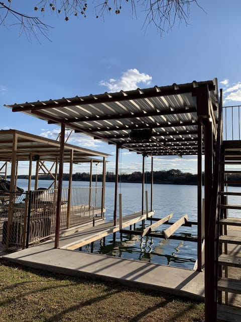 Guest boat lift