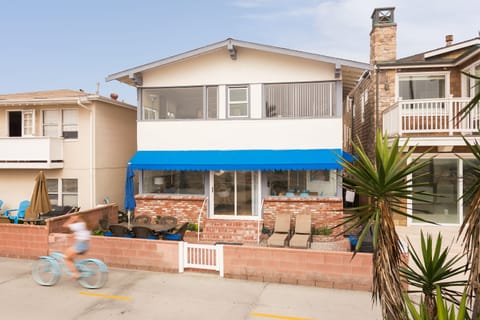 Front of house, located a few short blocks from ferry and Balboa pier