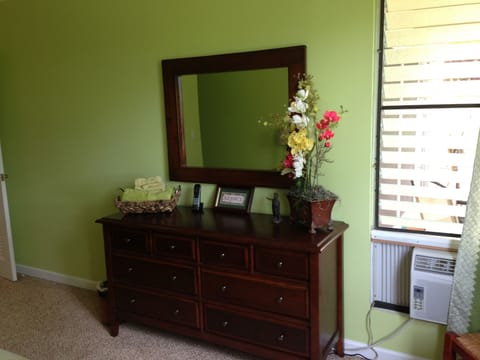 Full size dresser