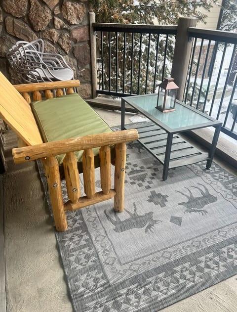 Bench and additional chairs on deck