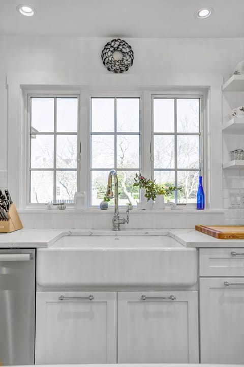 Combined shower/tub, hair dryer, towels, soap