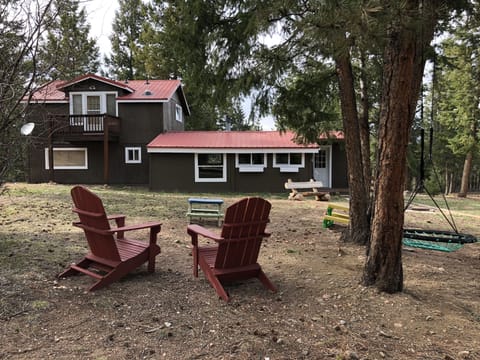 Family Friendly Cabin with plenty of outdoor space to relax and play!