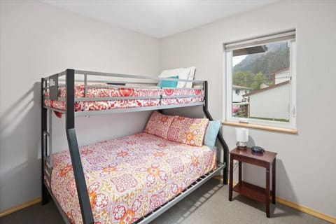 3 bedrooms, iron/ironing board, travel crib, free WiFi