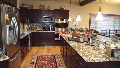 gourmet kitchen on the main level, well stocked!