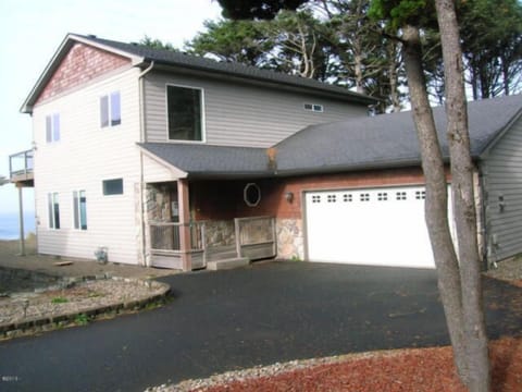 Front of House with huge 30x30 Garage