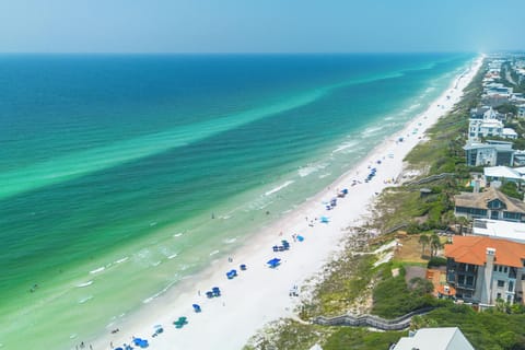 Beach nearby, sun loungers, beach towels