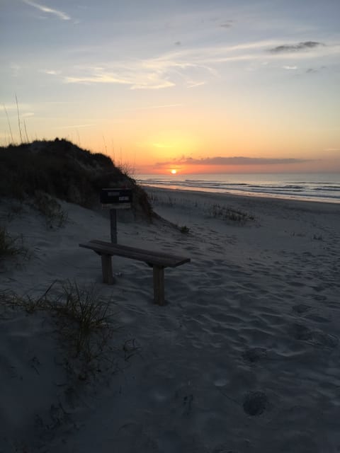 Beach nearby, sun loungers, beach towels