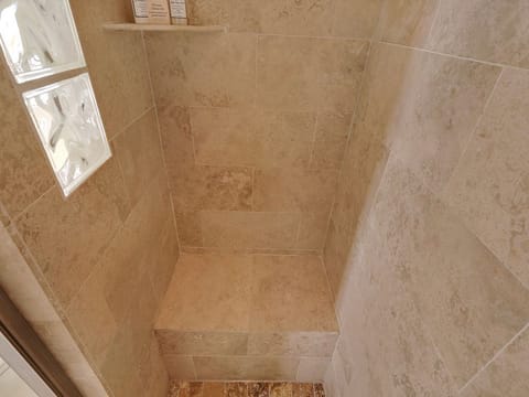 Spacious shower with seating