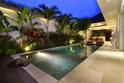 Pool | Outdoor pool, sun loungers
