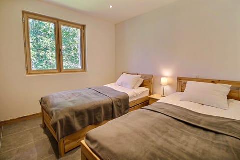 Chambre 4 avec 2 lits simples