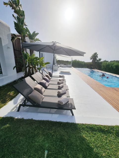 Outdoor pool, an infinity pool