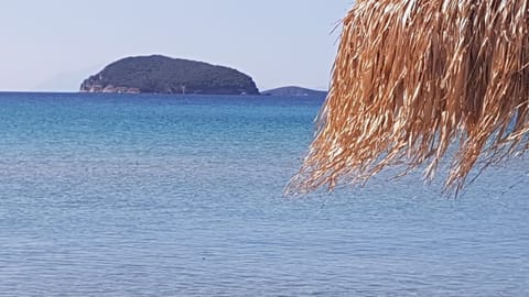 Beach nearby, sun loungers, beach towels