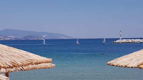 Beach nearby, sun loungers, beach towels