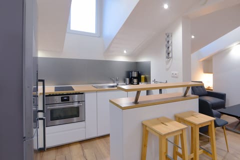 Very functional opened kitchen, many cupboards, induction stove