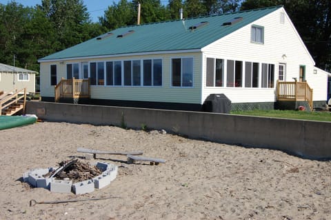 Large family cottage directly on sandy beach