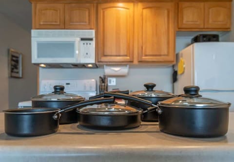 Pots and pans are available 