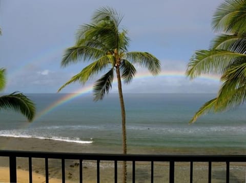 Beach nearby, sun loungers, beach towels