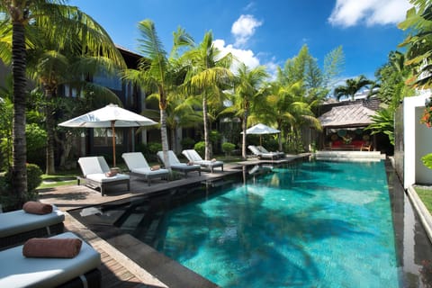 Outdoor pool, sun loungers