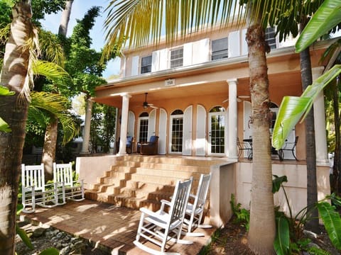 Welcome to the Little Hemingway House- Please NOTE: the house now has railings