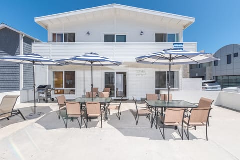 End your day with sunset cookouts on the patio or game nights in the living room. It won't take long to see why families can't get enough of this stellar vacation home!
