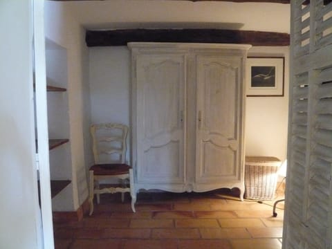 Dressing room bedroom 1