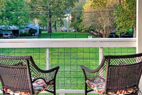 Enjoy beautiful lake view from upper deck