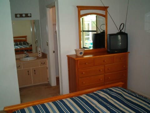 3 bedrooms, iron/ironing board, travel crib, free WiFi