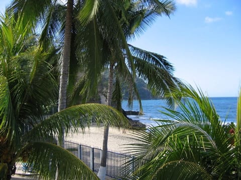 Beach nearby, sun loungers, beach towels