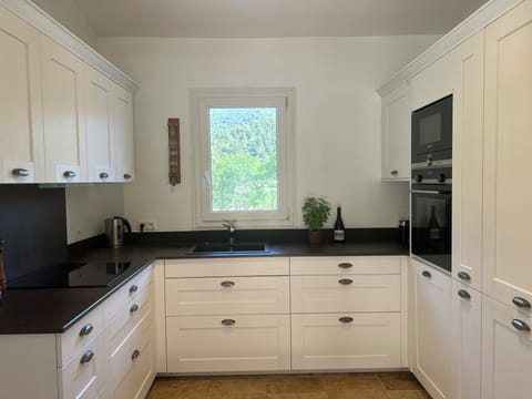 Kitchen completely renovated in 2022 with stunning view of the Luberon