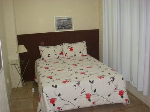 5 bedrooms, iron/ironing board, free WiFi, bed sheets