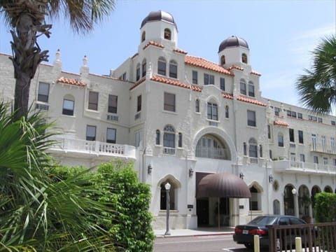 Front of Historic Palm Beach Hotel Condominium - 235 Sunrise Ave, Palm Beach Isl