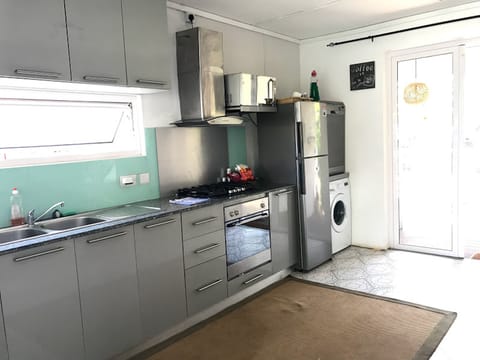 Fridge, microwave, oven, coffee/tea maker