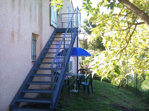 PRIVATE STARCASE TO ACCESS TO YOUR FLAT