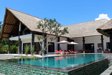 Front view with infinity pool