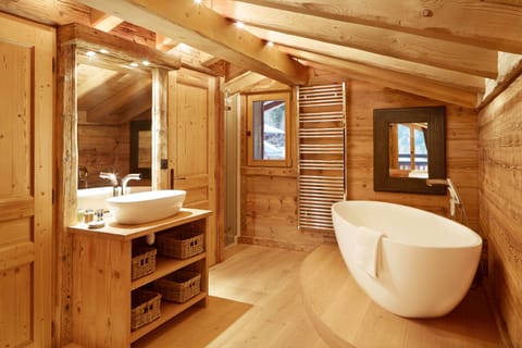 Master ensuite - Chamonix Ski Chalet - Marmotte Mountain Zenith (1)