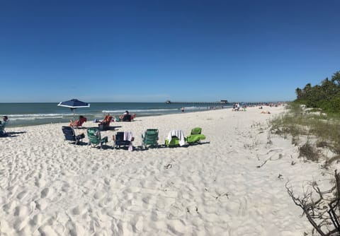 Beach nearby, sun loungers, beach towels