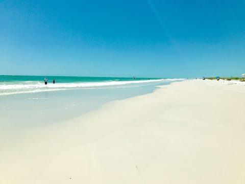 Beach nearby, sun loungers, beach towels