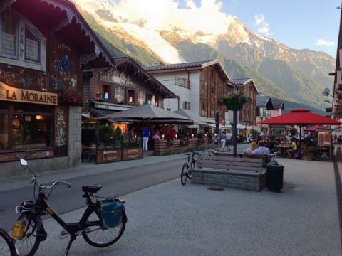 Shops, ski hire, and restaurants below the apartment