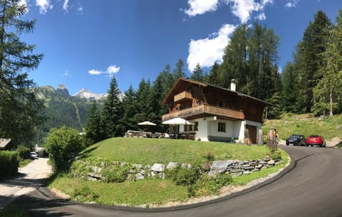 Plenty of car parking and you can see the Ski lift Jorasse in the trees.